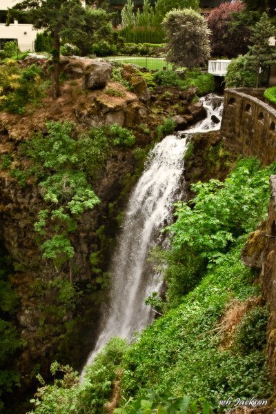 COLUMBIA GORGE HOTEL